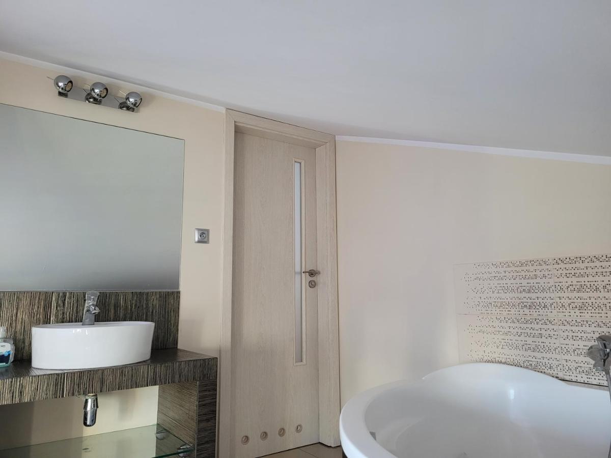 Pokoje I Apartament Do Wynajecia Apartman Bielsk Podlaski Kültér fotó